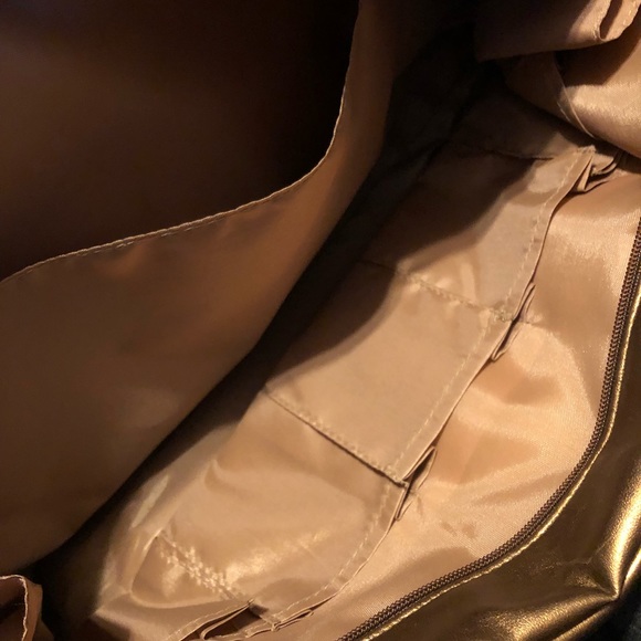 5/$20 Animal print multiple pocket bag/purse - Picture 5 of 5